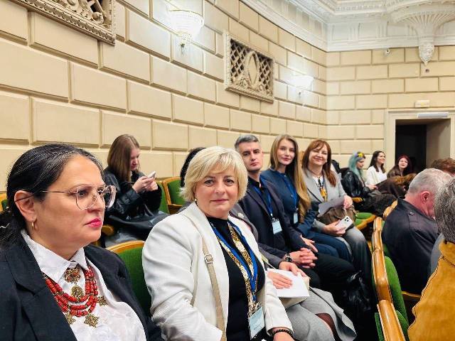Члени кафедри зарубіжної літератури та методики її навчання на пленарному засіданні